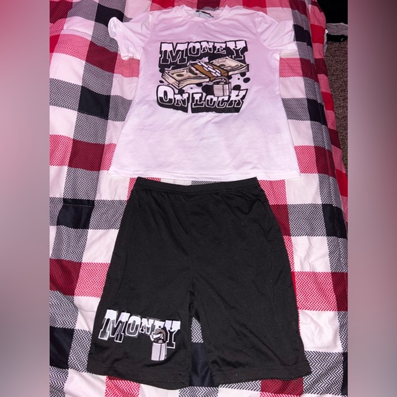 Money on lock outfit - Picture 1 of 5